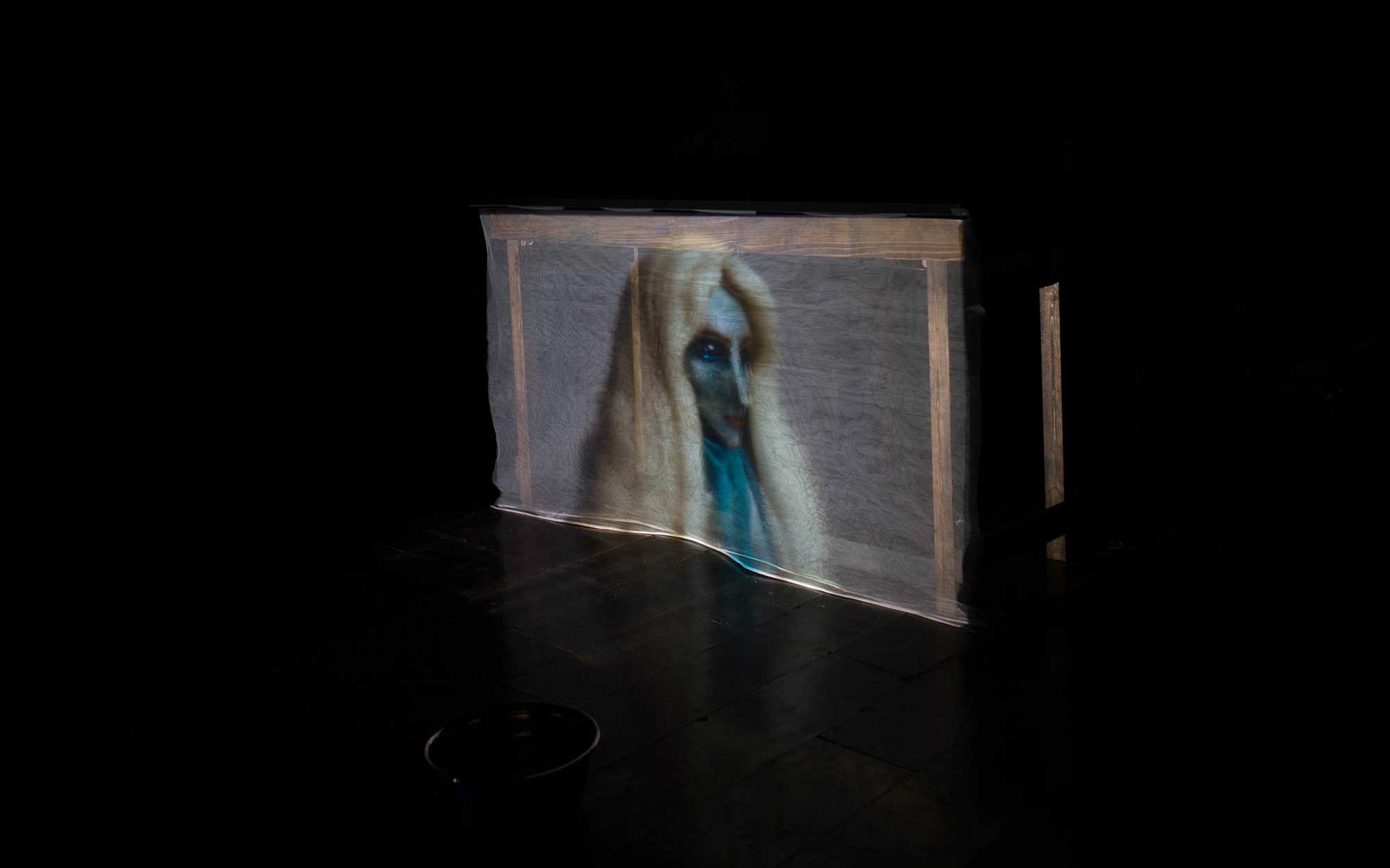 Shadow on water, a paper puppet theatre