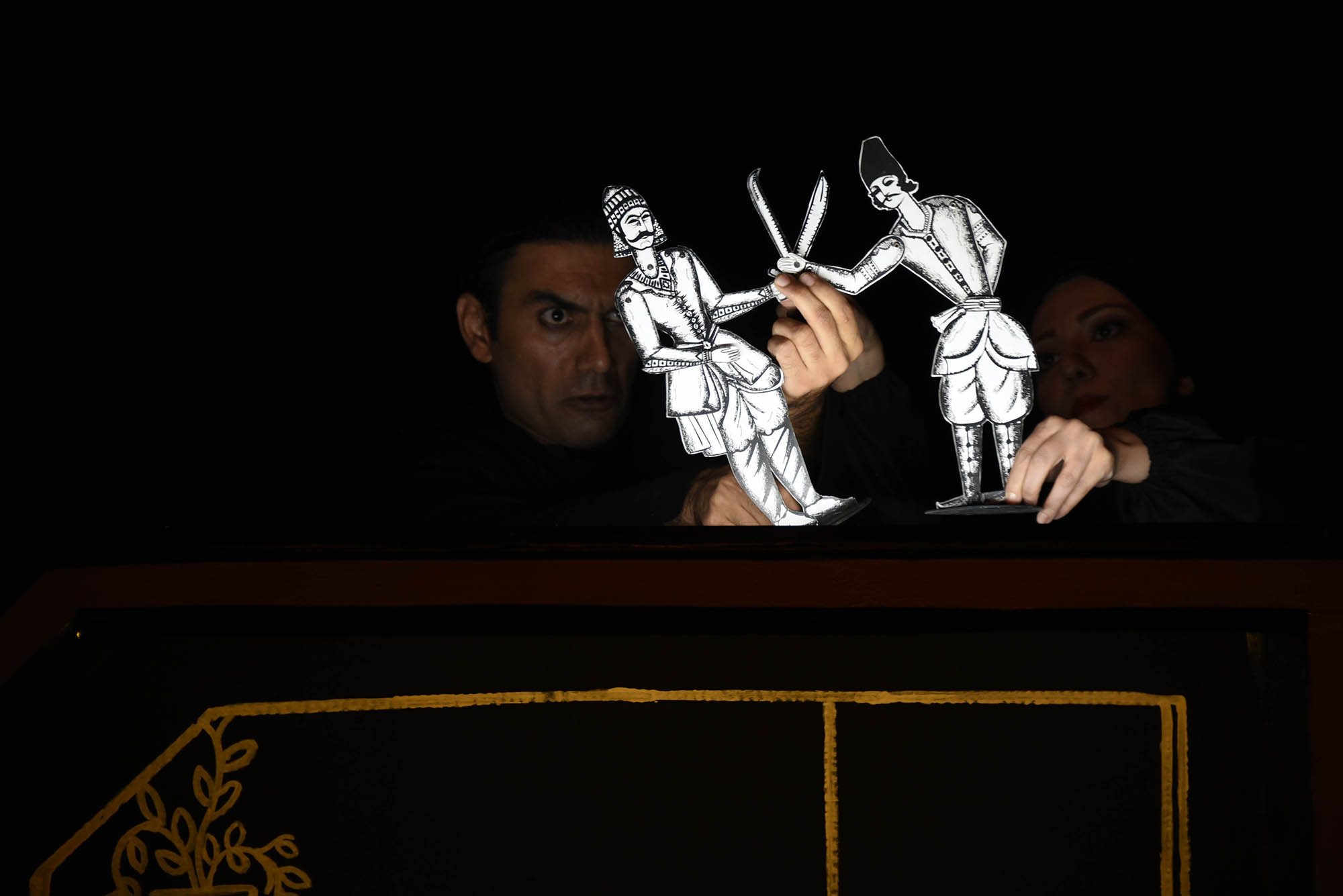 Simin and Farzan, a paper puppet theatre